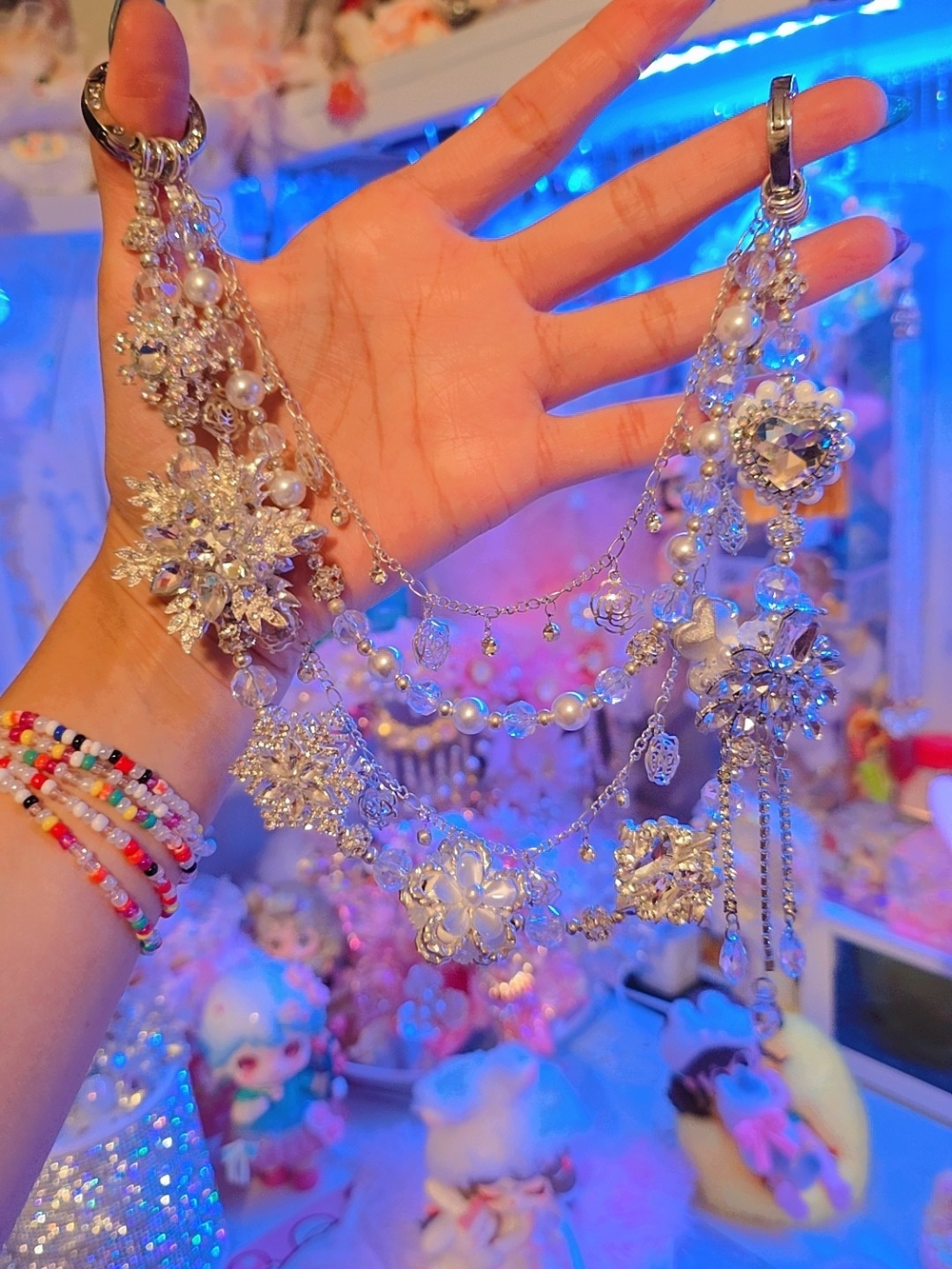 Silver Floral Pearl Multi-Layer Bag Chain